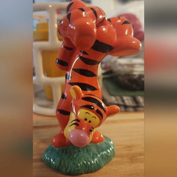 Disney Vintage Tigger Figurine - Picture 1 of 5